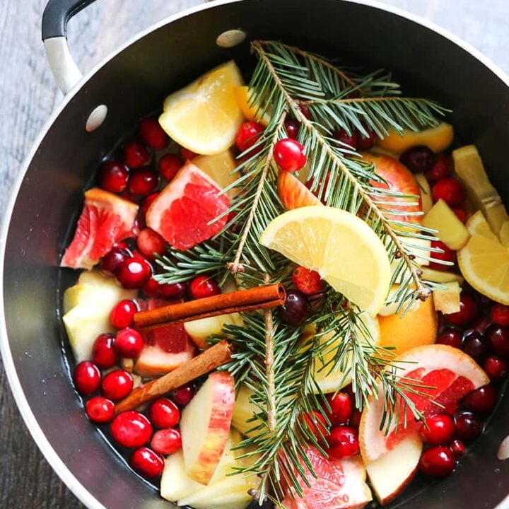 A festive Christmas simmer pot recipe filled with fruit and spices.