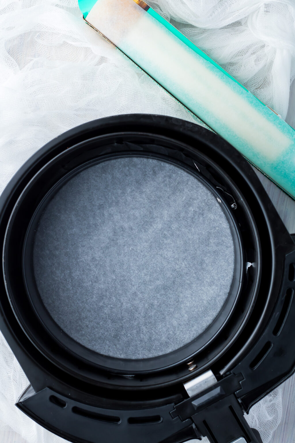 Can u put foil, wax and parchment paper in an air fryer